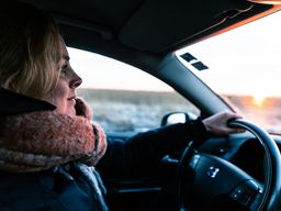 Žena za volantem: Jak na bezpečnou jízdu bez poruch a zbytečného stresu?