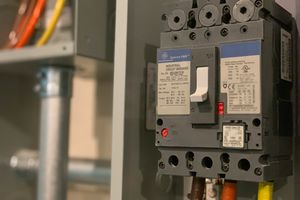 Spotřeba a cena energií stoupá, zkontrolujte si distribuční sazbu a poplatek za jistič