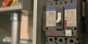 Spotřeba a cena energií stoupá, zkontrolujte si distribuční sazbu a poplatek za jistič