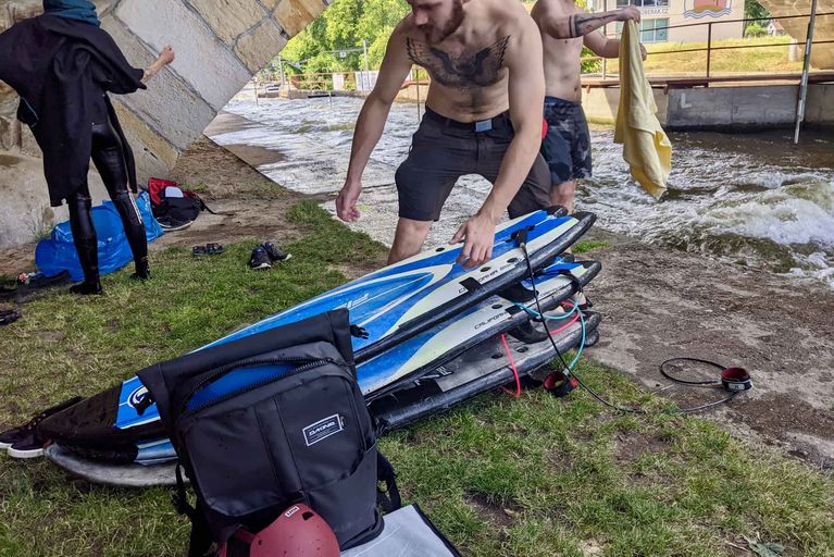 Surfwave.cz v Brandýse nad Labem pod mostem