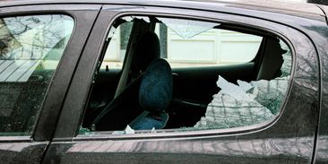 Levné pojistky na auto se vyplatí jen do první nehody, škody se pak mohou prodražit