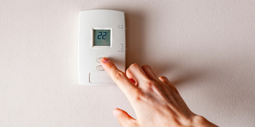 Velký říjnový přehled cen energií: Vyplatí se fixovat nyní, nebo počkat?