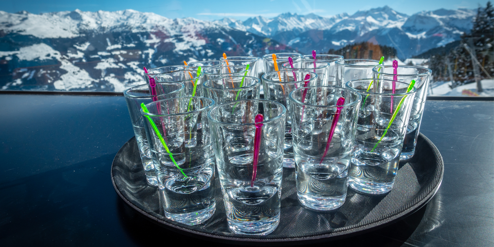 Alkohol za volantem nebo na sjezdovce: Pravidla v roce 2025