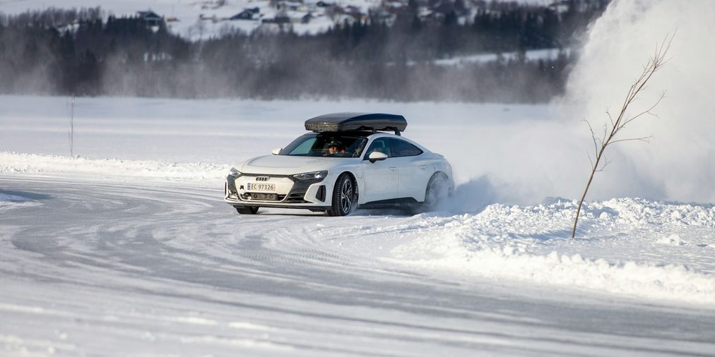 Kurzy bezpečné jízdy nejen pro mladé řidiče