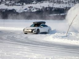 Větší jistota za volantem jako vánoční dárek aneb Kurzy bezpečné jízdy nejen pro mladé řidiče