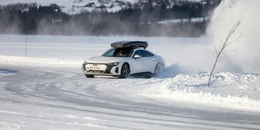 Větší jistota za volantem jako vánoční dárek aneb Kurzy bezpečné jízdy nejen pro mladé řidiče