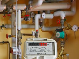 Jaká je spotřeba plynu v ČR, kolik máme v zásobnících a jak se vyvíjí cena na burze?