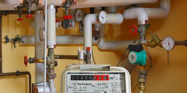 Jaká je spotřeba plynu v ČR, kolik máme v zásobnících a jak se vyvíjí cena na burze?