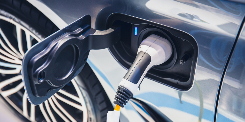 Jak získat dotace na elektromobil 2025?