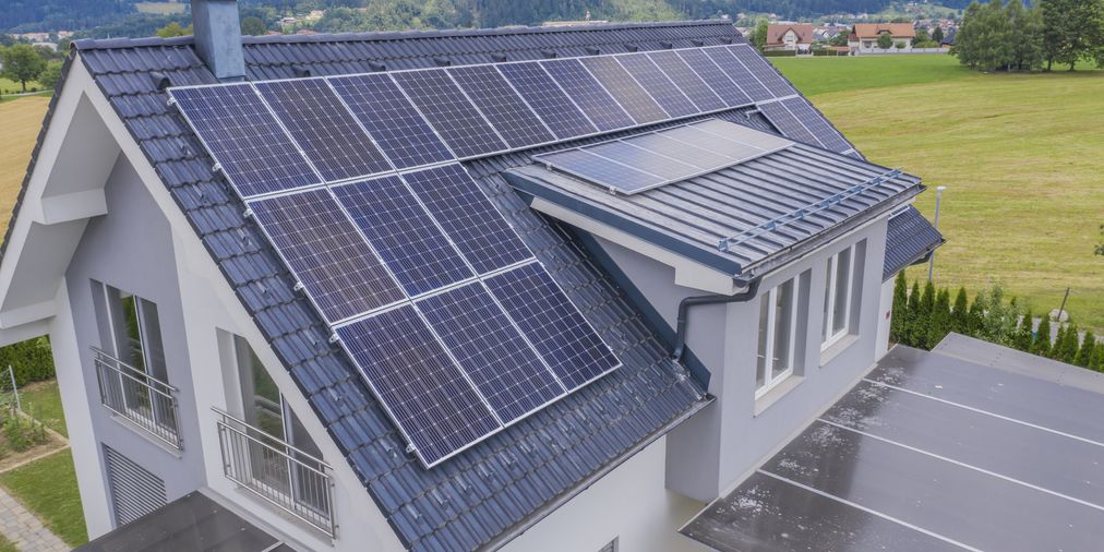 Máte na střeše novou fotovoltaiku? Nezapomeňte na pojištění