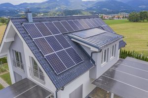 Máte na střeše novou fotovoltaiku? Nezapomeňte na pojištění