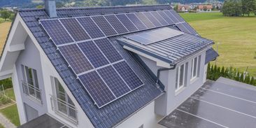 Máte na střeše novou fotovoltaiku? Nezapomeňte na pojištění