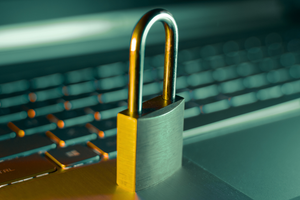 Zákon o kyberbezpečnosti: Co se mění a jak nová nařízení o digitální bezpečnosti ovlivní každého z nás?