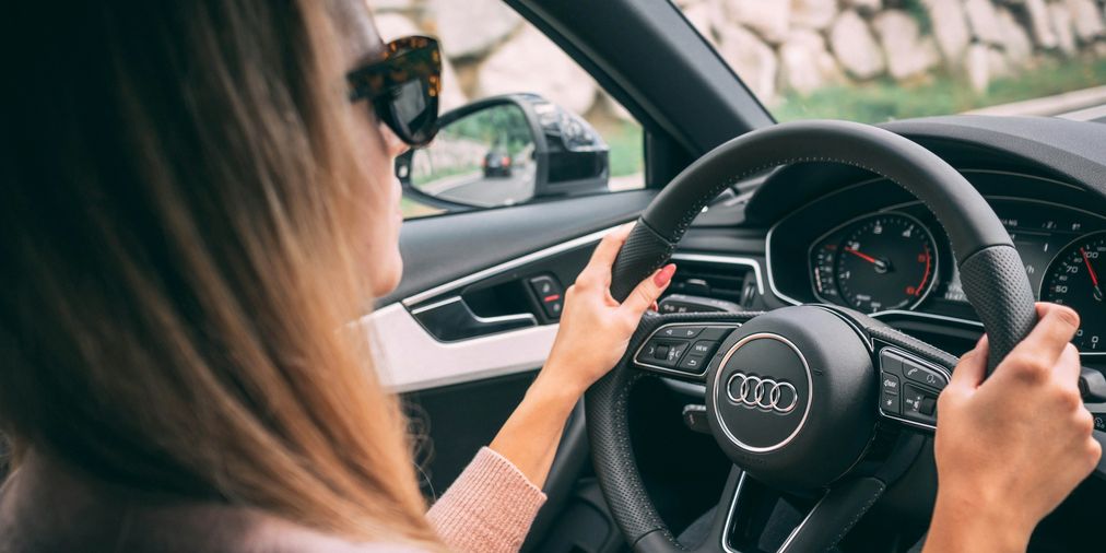 Řidičky si tolik nevěří, jezdí ovšem bezpečněji