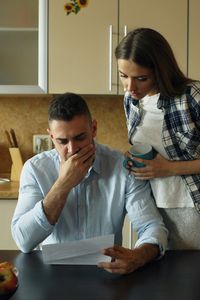 Doba neurčitá se nevyplatí: Češi loni přeplatili 17 miliard korun jen na elektřině