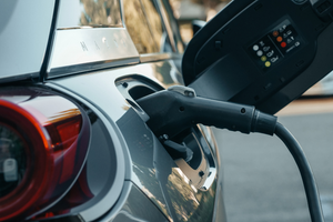 Co znamenají zkratky BEV, HEV a PHEV?