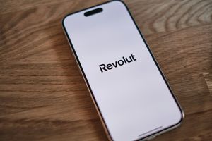 Revolut jako mobilní operátor: Jeho levný tarif s neomezenými daty by mohl přijít i do Česka