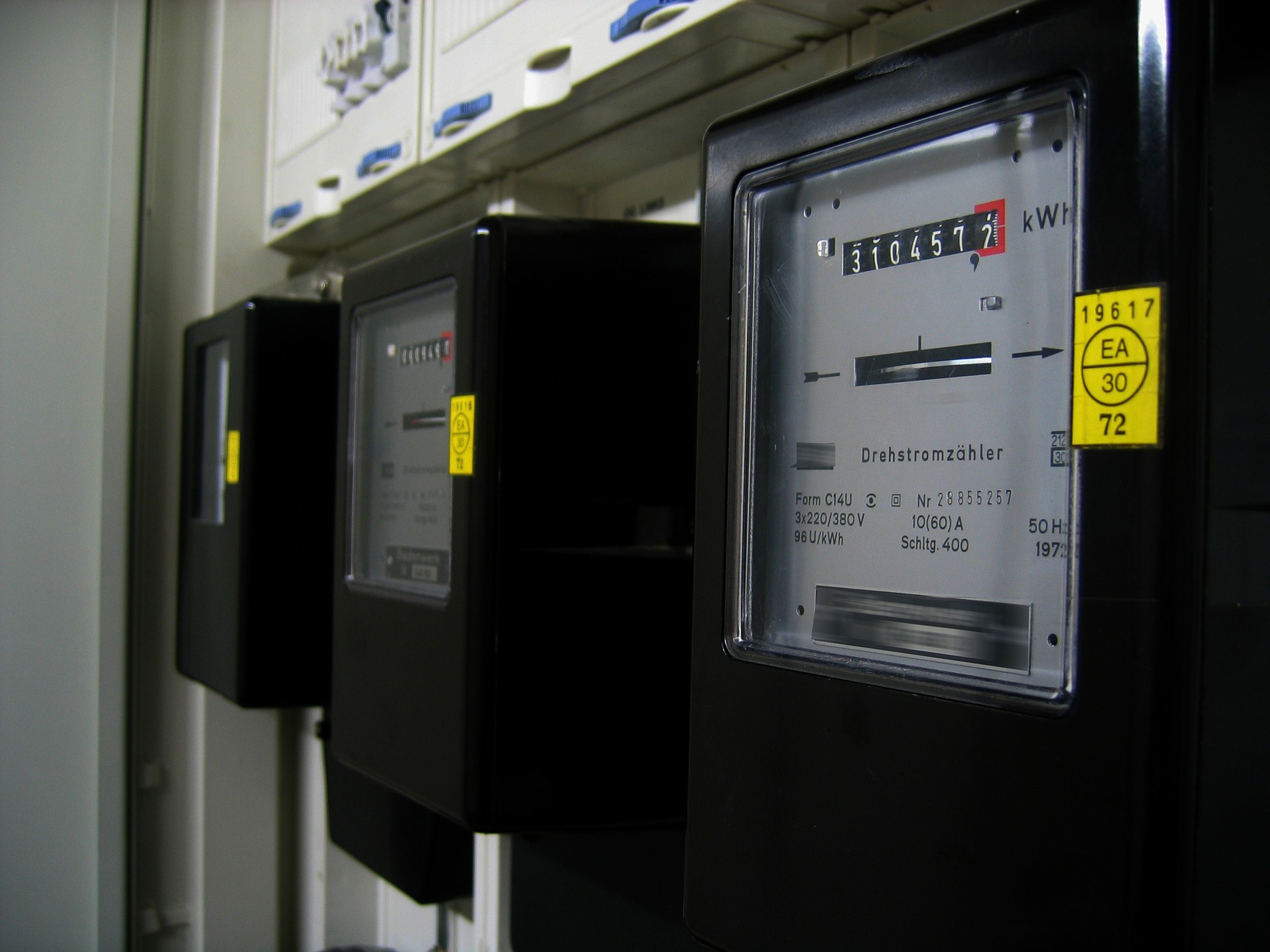 Elektroměr ukazuje nízký tarif a vysoký tarif.